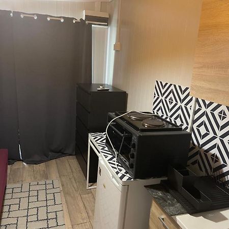 Cozy Studio In Town Center Limassol Bagian luar foto
